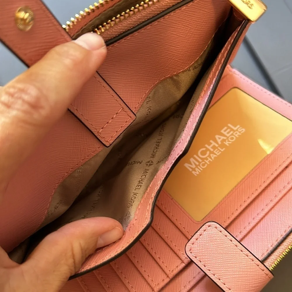 Michael Kors jet set travel primrose
